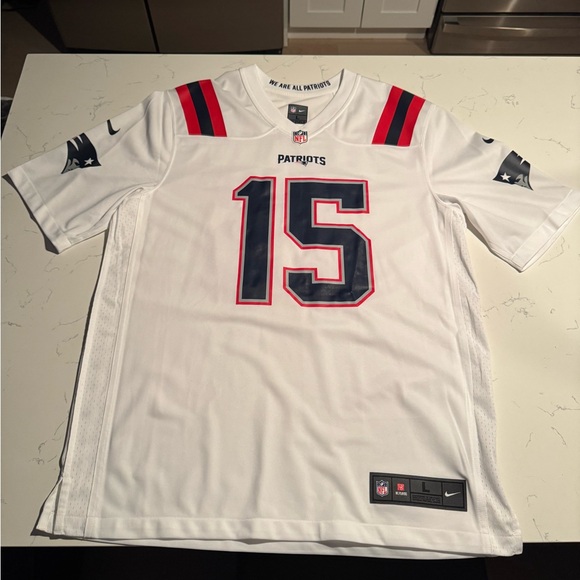 Ezekiel Elliott New England Patriots Jersey - Picture 4 of 8